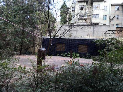 龙苑南门吃瓜,吃瓜群众的欢乐聚集地