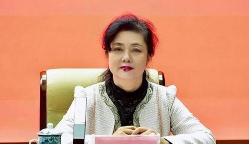 明星姜英,璀璨星途，闪耀舞台的璀璨明珠